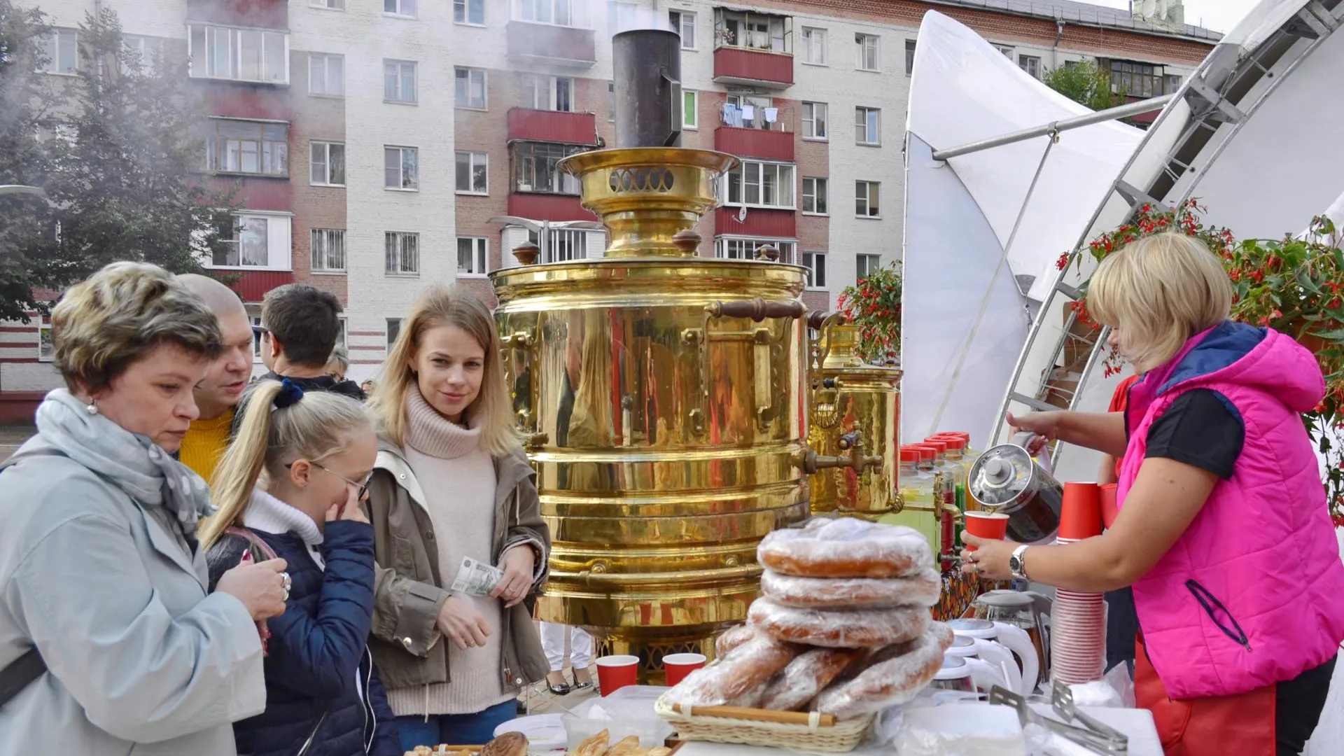 Сыры и выпечку попробовали жители Балашихи на гастрономическом фестивале в День города