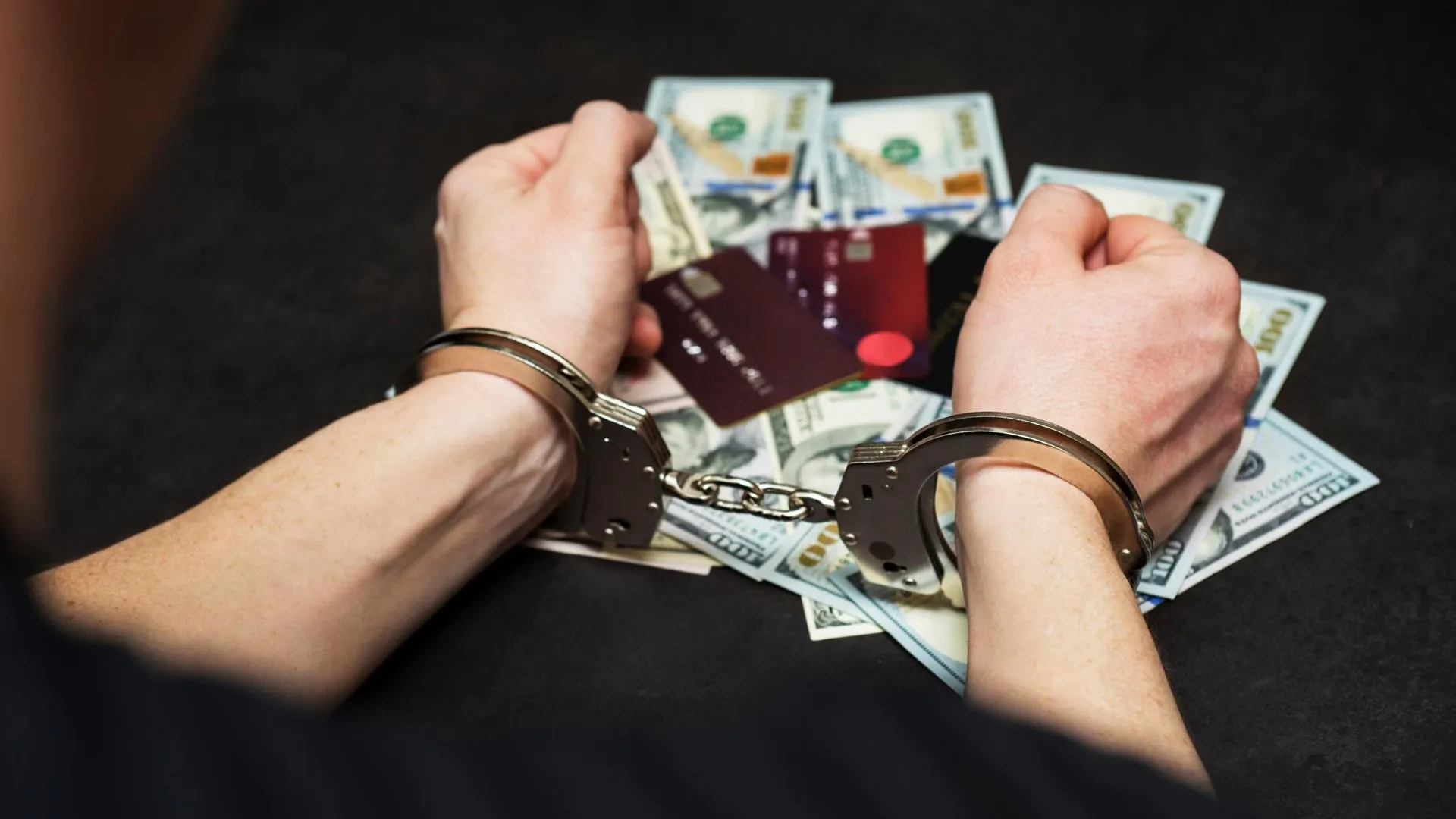 Житель Балашихи списал 8 тыс рублей с найденной банковской карты