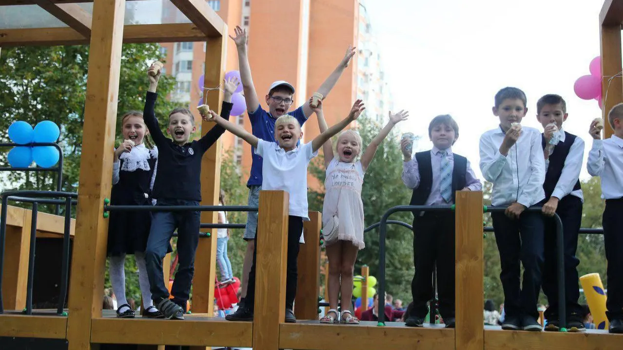 Две детские площадки по губернаторской программе открыли в Одинцове