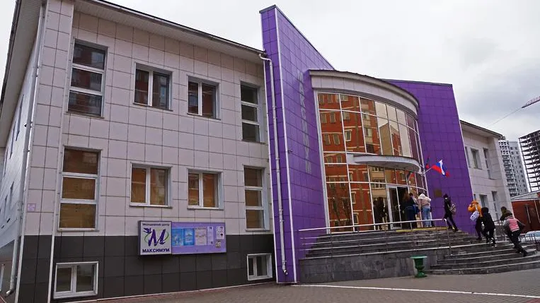 Около 50 сотрудников молодежного центра Подольска наградили грамотами к юбилею учреждения