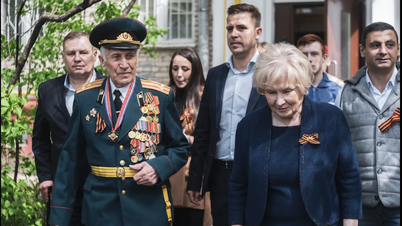 Депутат Лидия Антонова поздравила ветерана ВОВ из Люберец с Днем Победы
