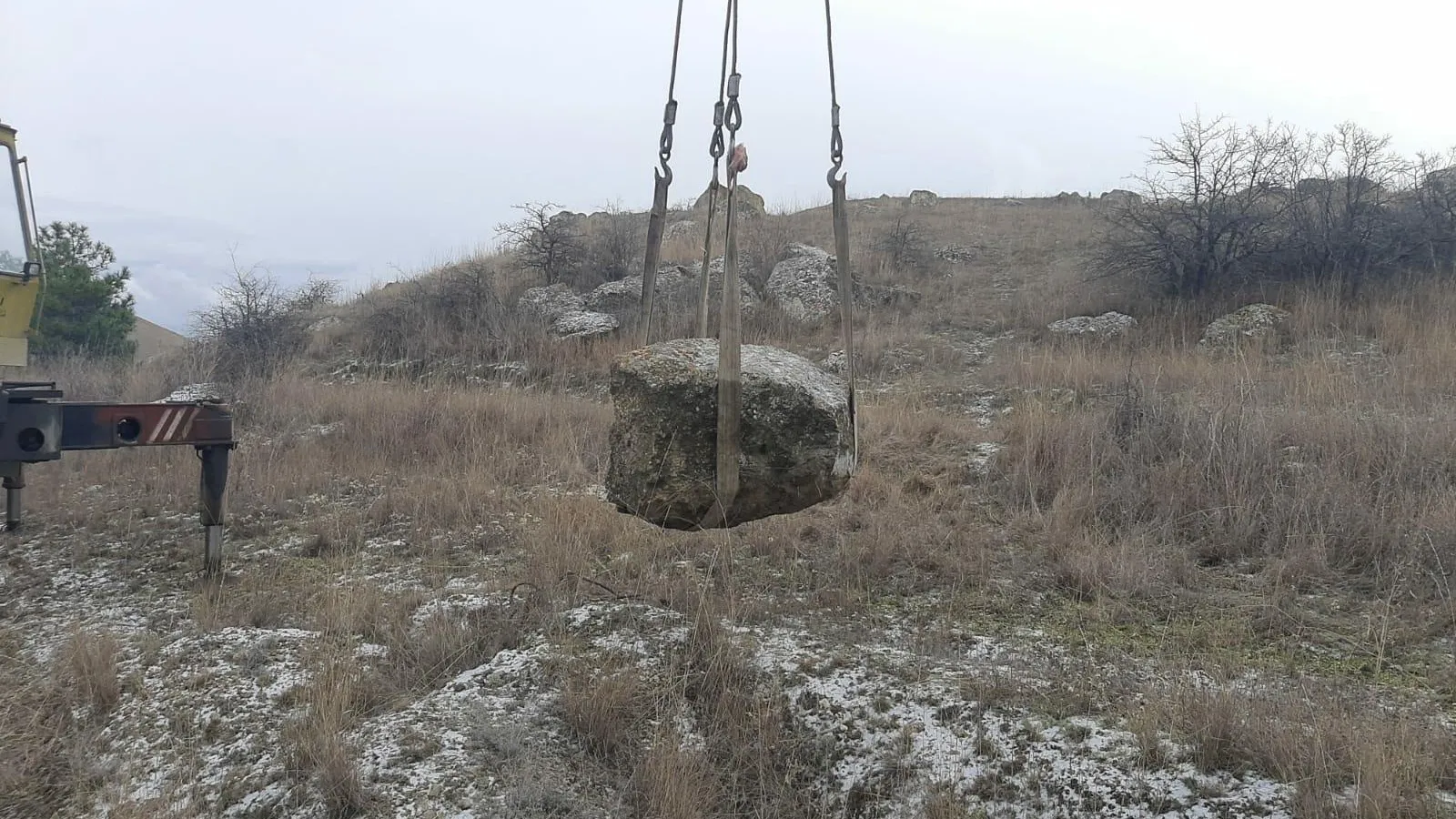 Трехтонный камень из Крыма передали в Сад камней Подольска