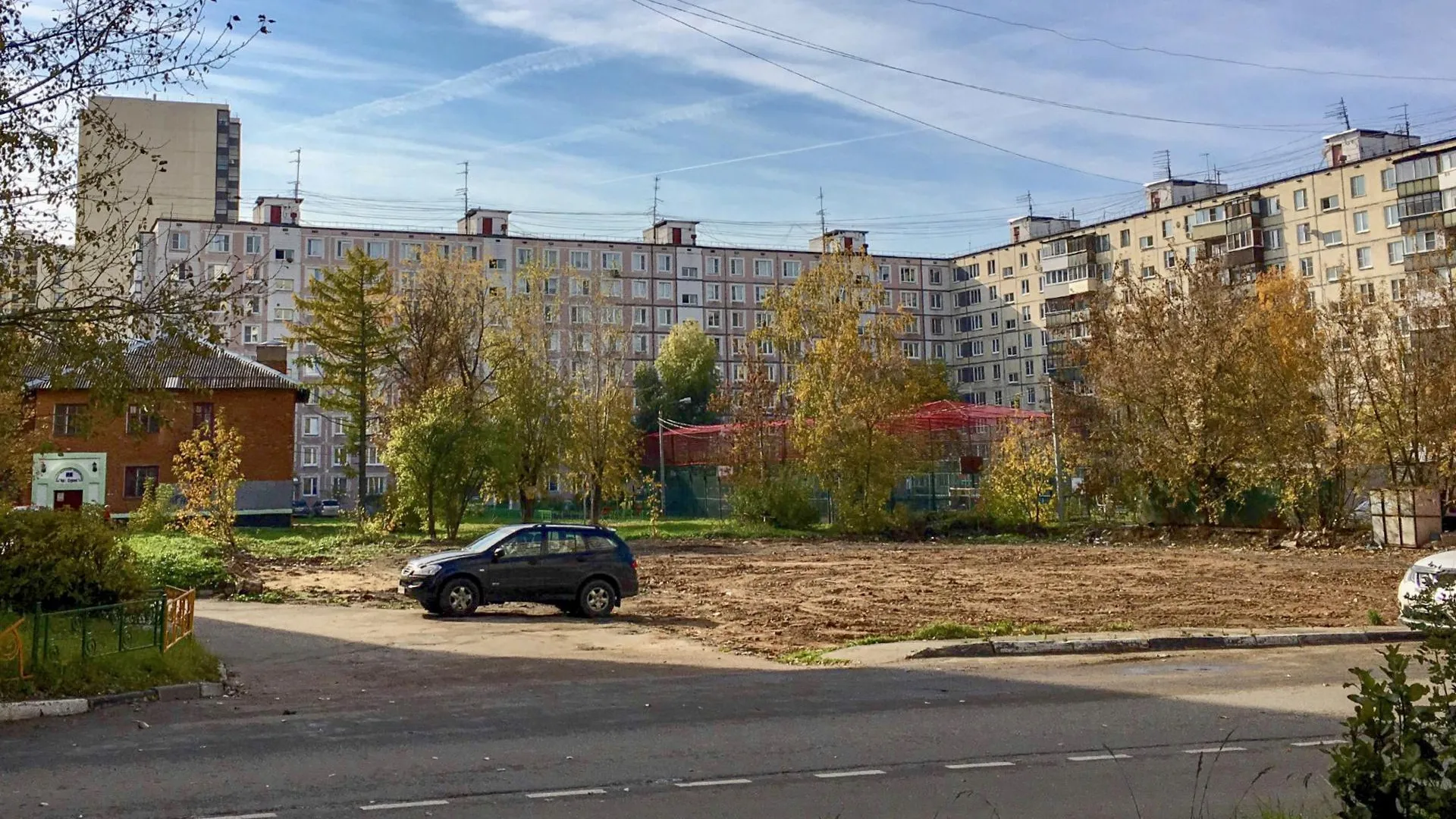 В Лобне снесли аварийное административно‑производственное здание