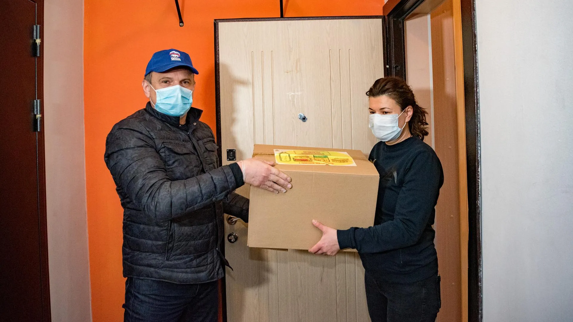 Порядка 8 продуктовых наборов передали пенсионерам Балашихи