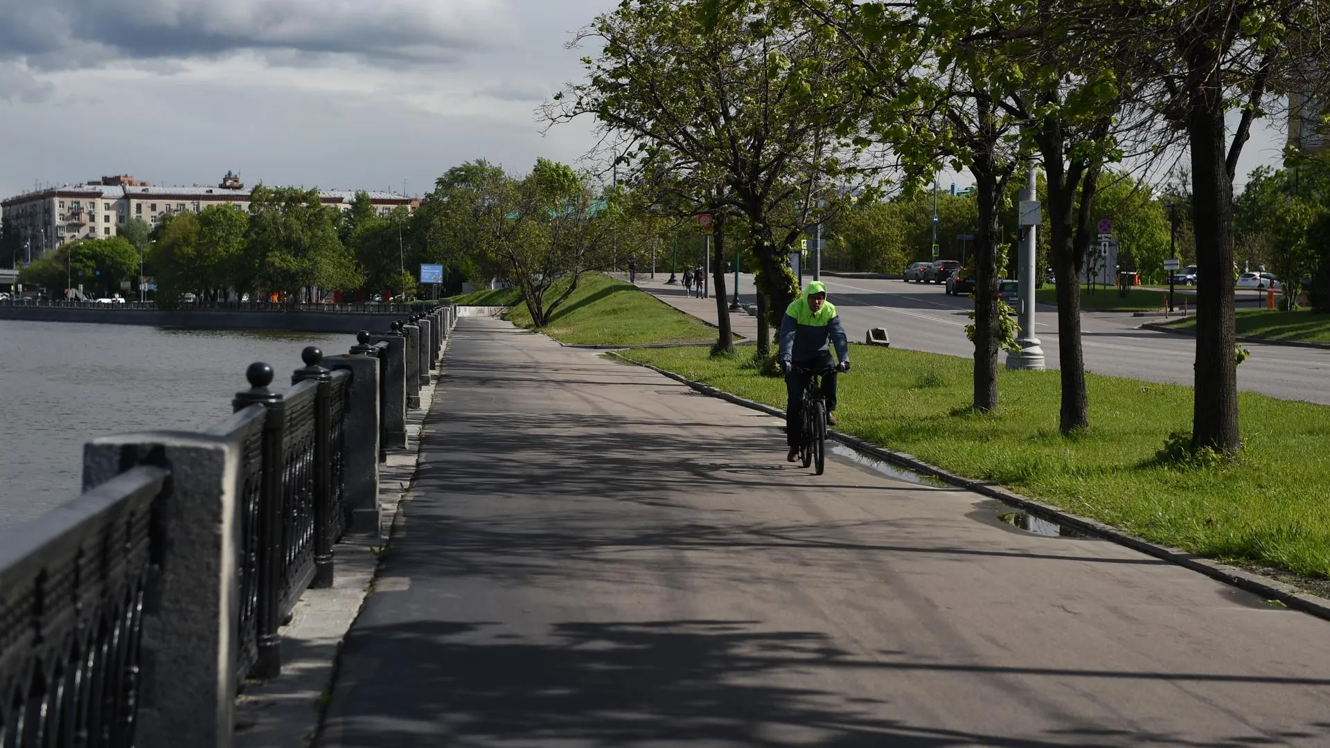 Кратковременные дожди и до 24 градусов ожидается в Московском регионе в понедельник