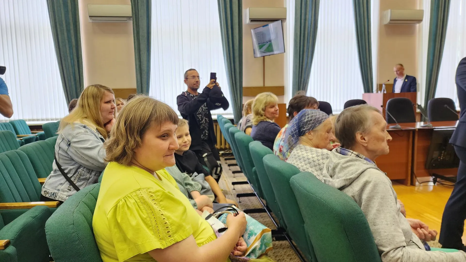 Ключи от новых квартир вручили переселенцам из аварийного жилья в Ногинске
