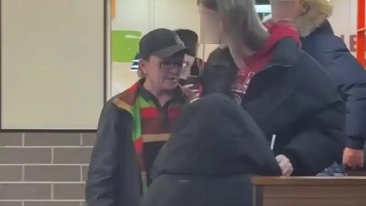 Ничего не заказала — пошла вон: уборщица общепита на Урале сломала девочке нос