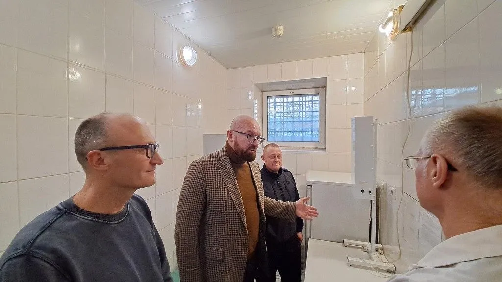 Общественники проверили работу изолятора временного содержания в Пушкине