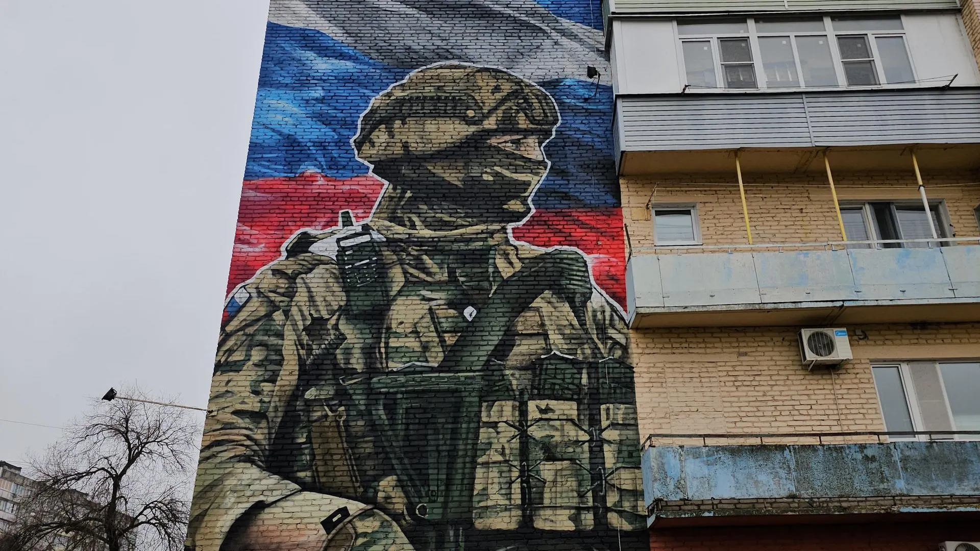 В Луховицах завершили работу над граффити с пятиэтажный дом