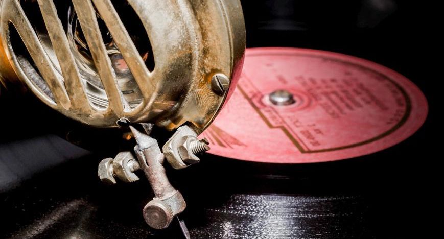 Россиянин лишился коллекции пластинок, пытаясь продать их в Турции