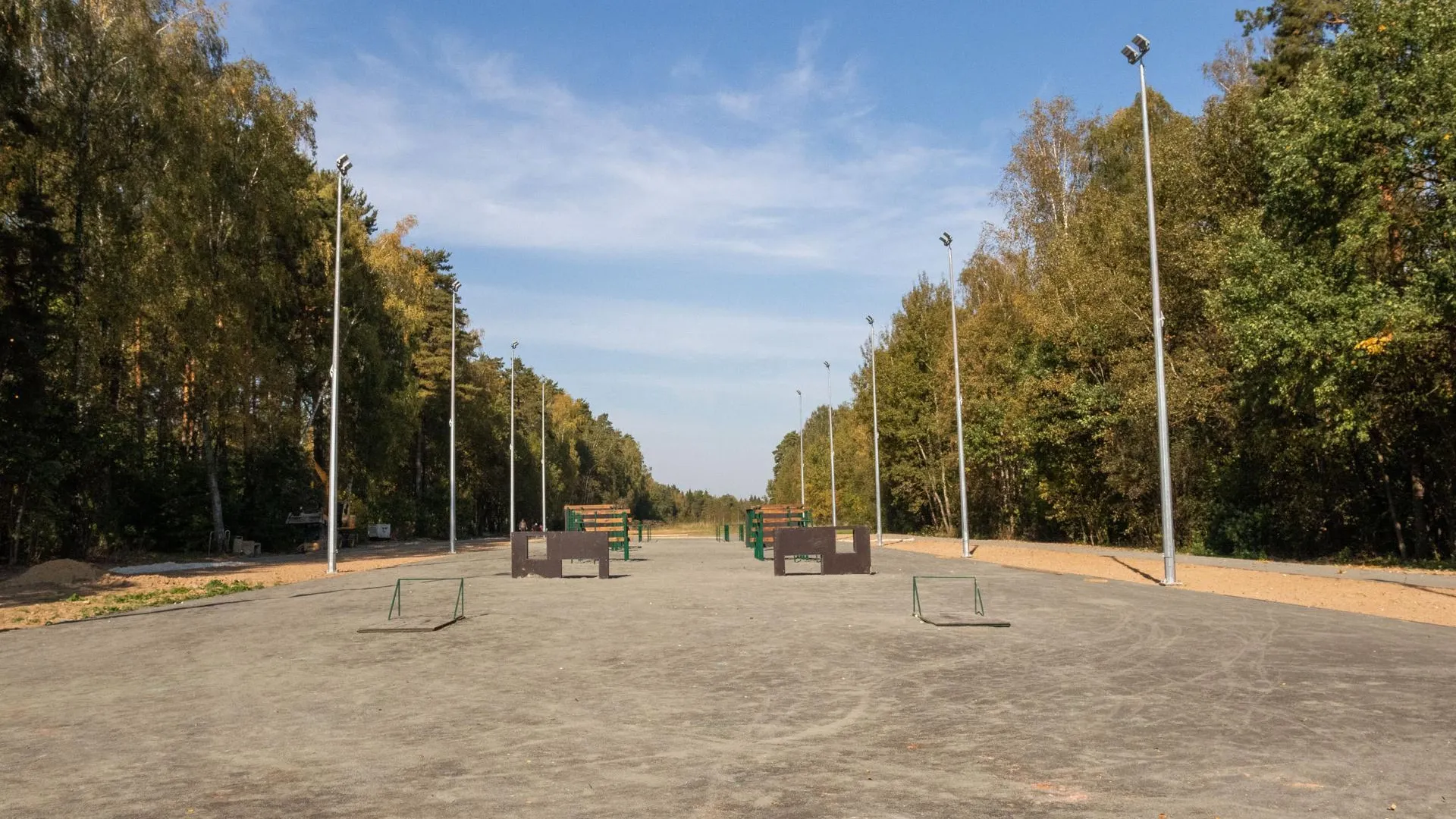 Полосу препятствий для кадетов благоустраивают в лесопарке «Гальчино» в Подмосковье
