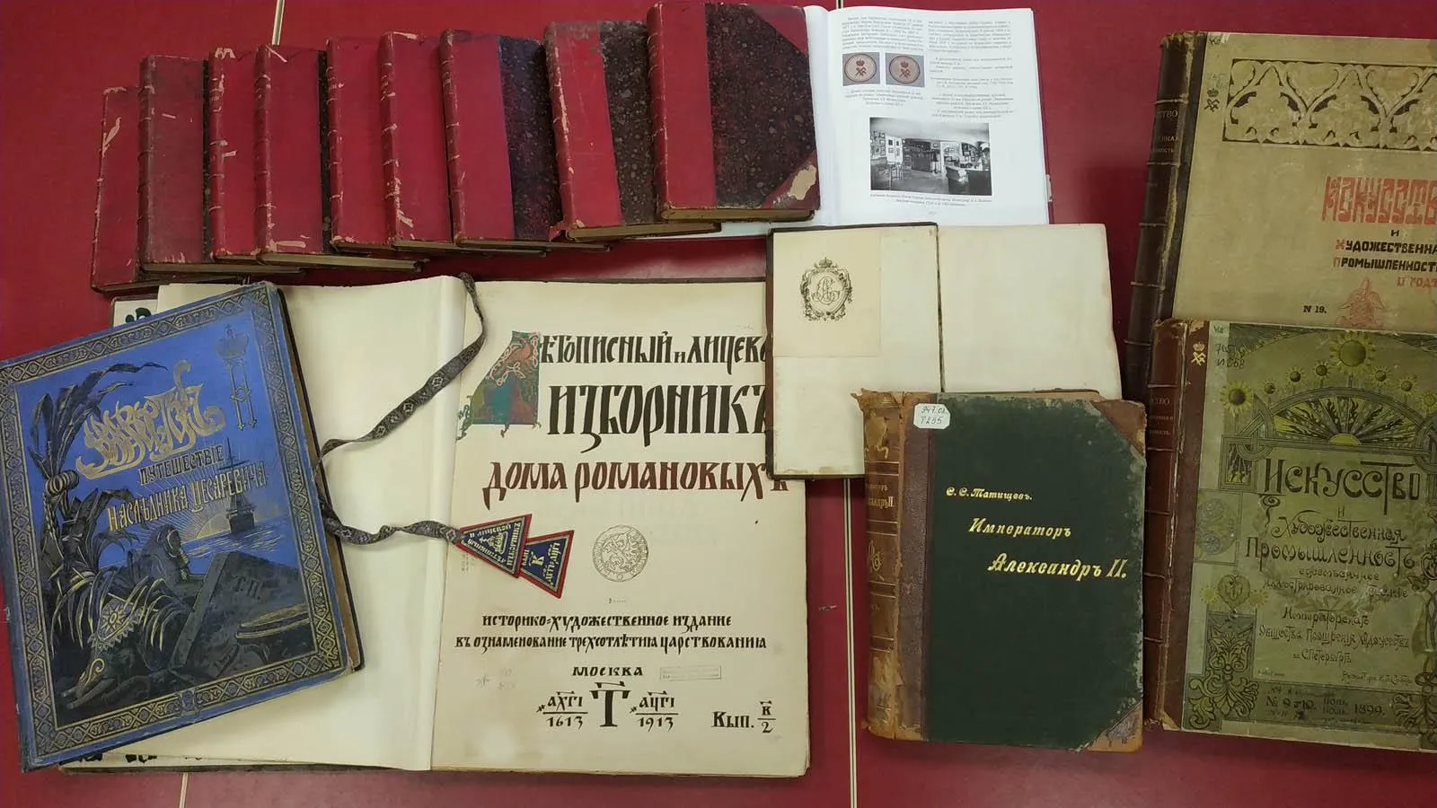 Выставку редких книг к столетию гибели царской семьи открыли в Подмосковье