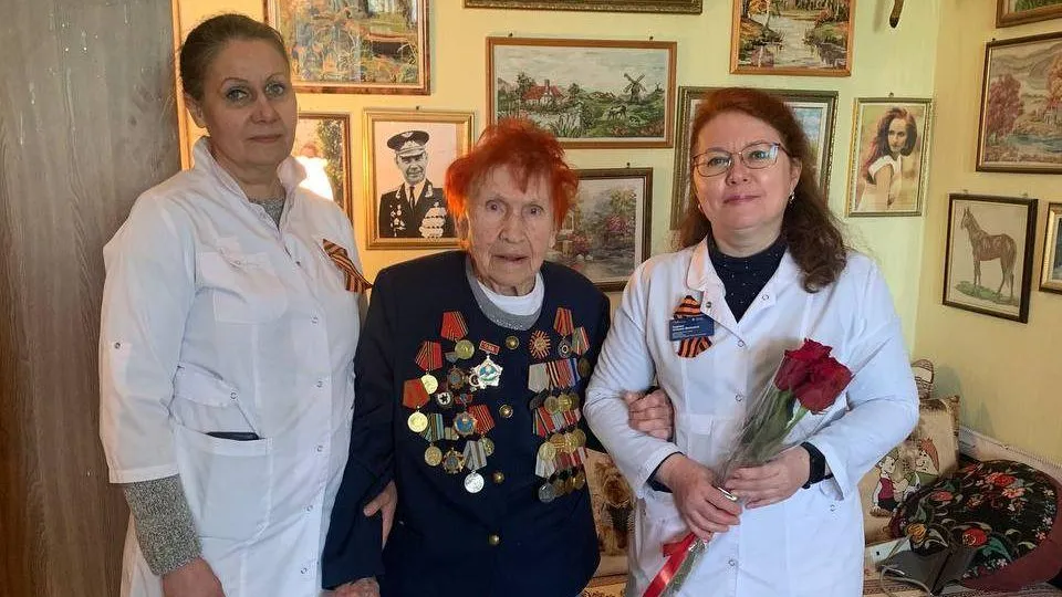 В Коломне врачи поздравили ветеранов с праздником Победы
