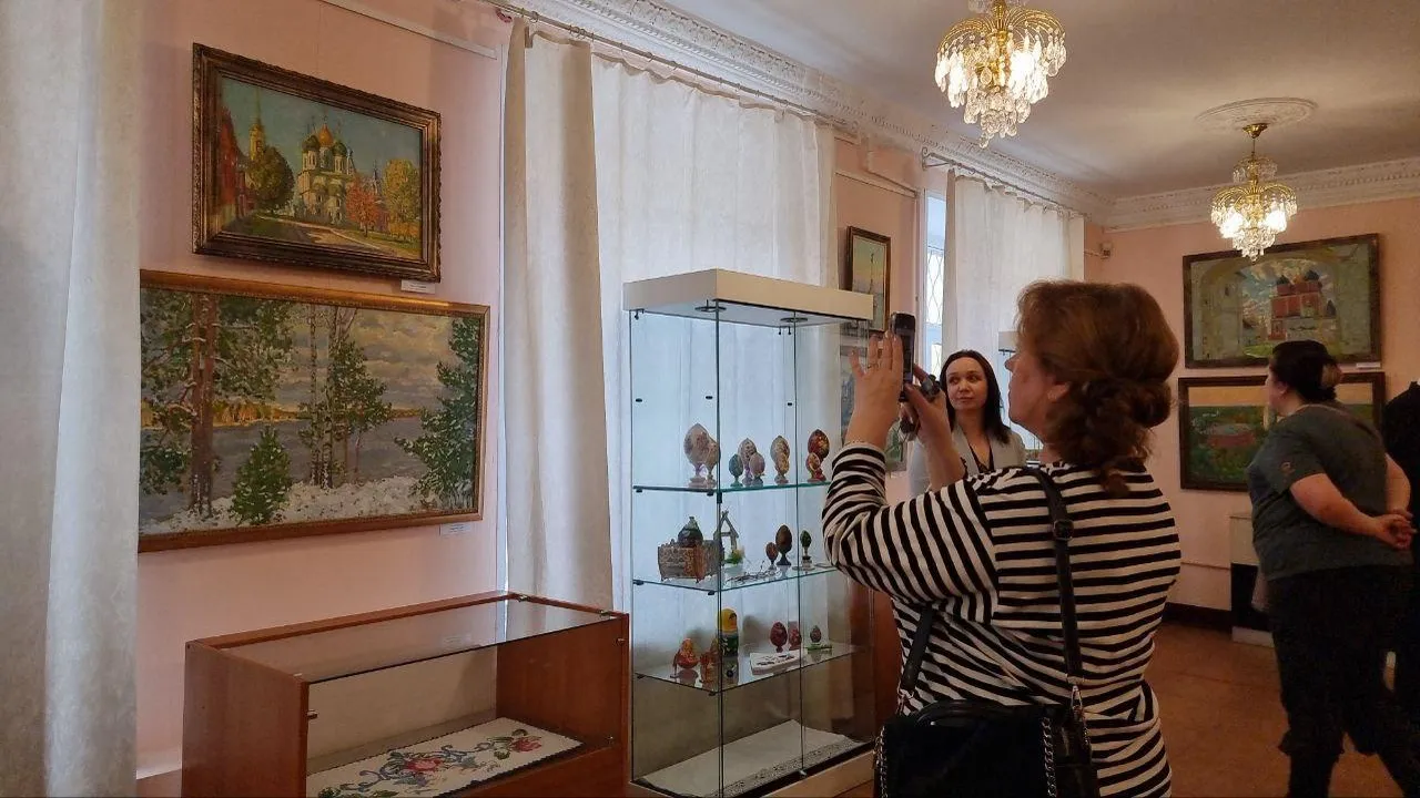 В Дзержинском состоялось открытие выставки живописи