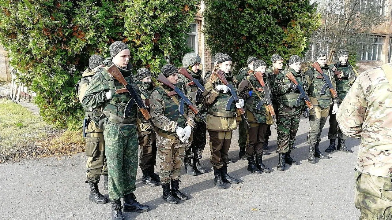 В военно‑патриотических слетах «Честь имею!» приняли участие дети сотрудников ВМУ