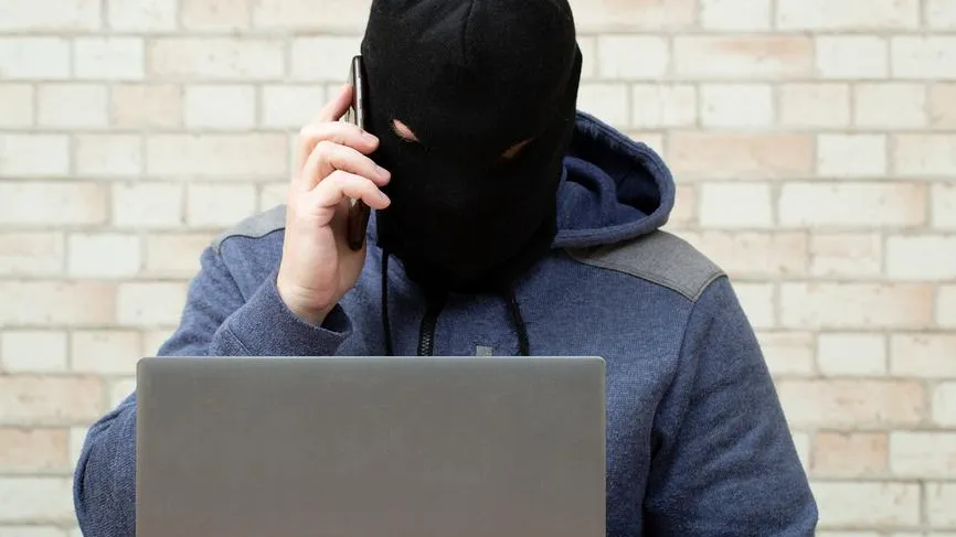 22-летний сын главы СвЖД отдал мошенникам 27 млн рублей по коду «поезд»