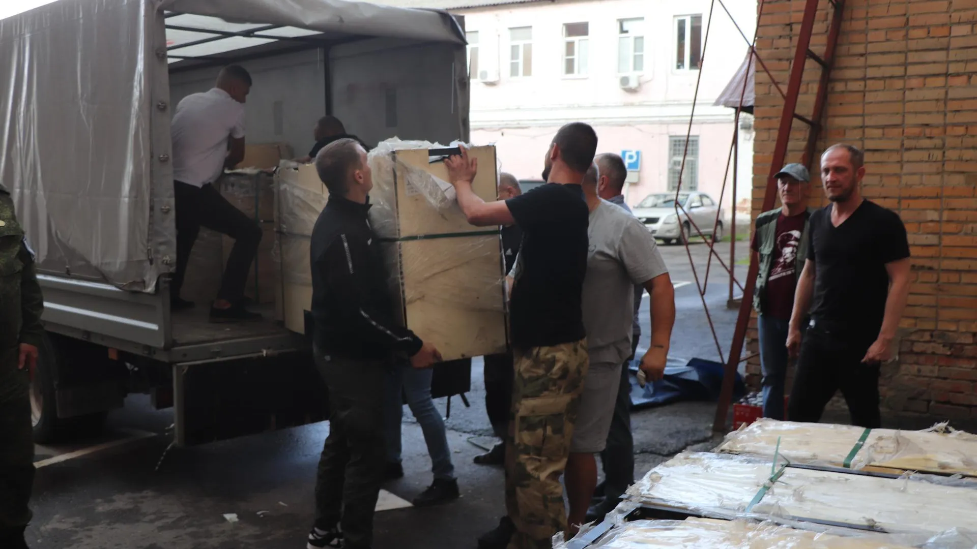 10 мотоциклов передал депутат ГД Панин военнослужащим из Павловского Посада