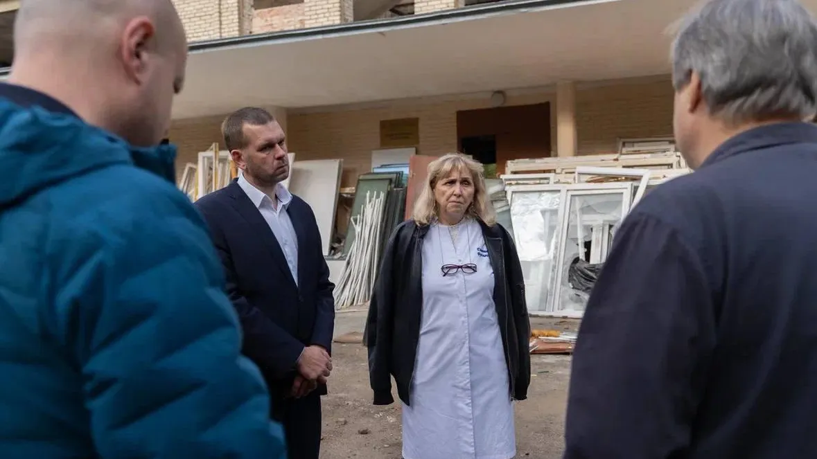 Глава Жуковского проверил ход капремонта детской поликлиники