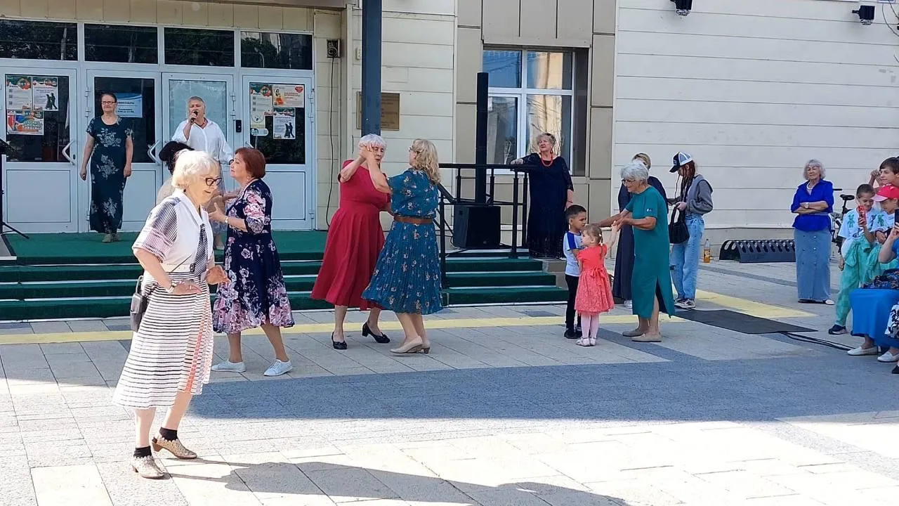В Рузе прошла танцевальная программа для пенсионеров