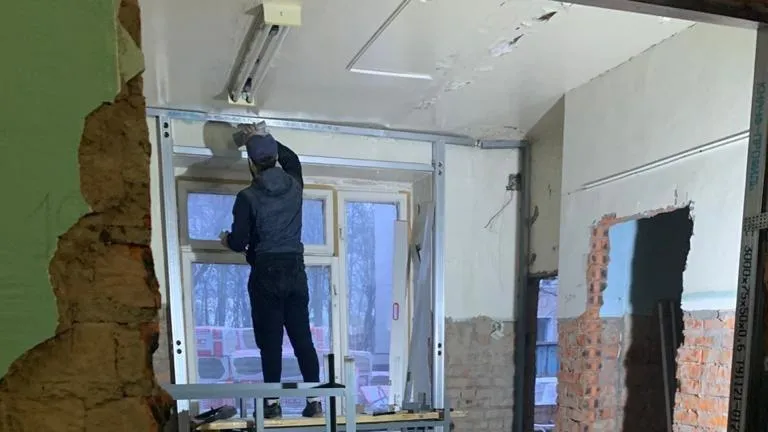 Свыше 300 человек модернизируют больницу в Бронницах для коронавирусных больных