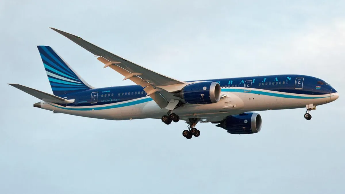 AZAL приостанавливает полеты в ряд российских городов