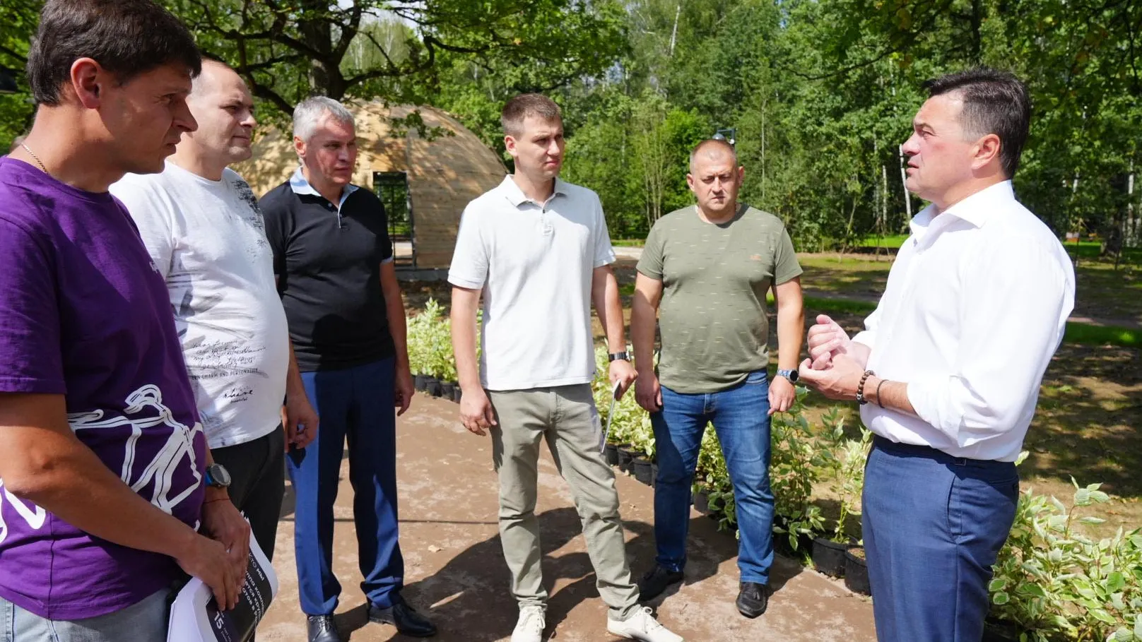 Андрей Воробьев обсудил с предпринимателями проекты по размещению во Фрязинском лесопарке