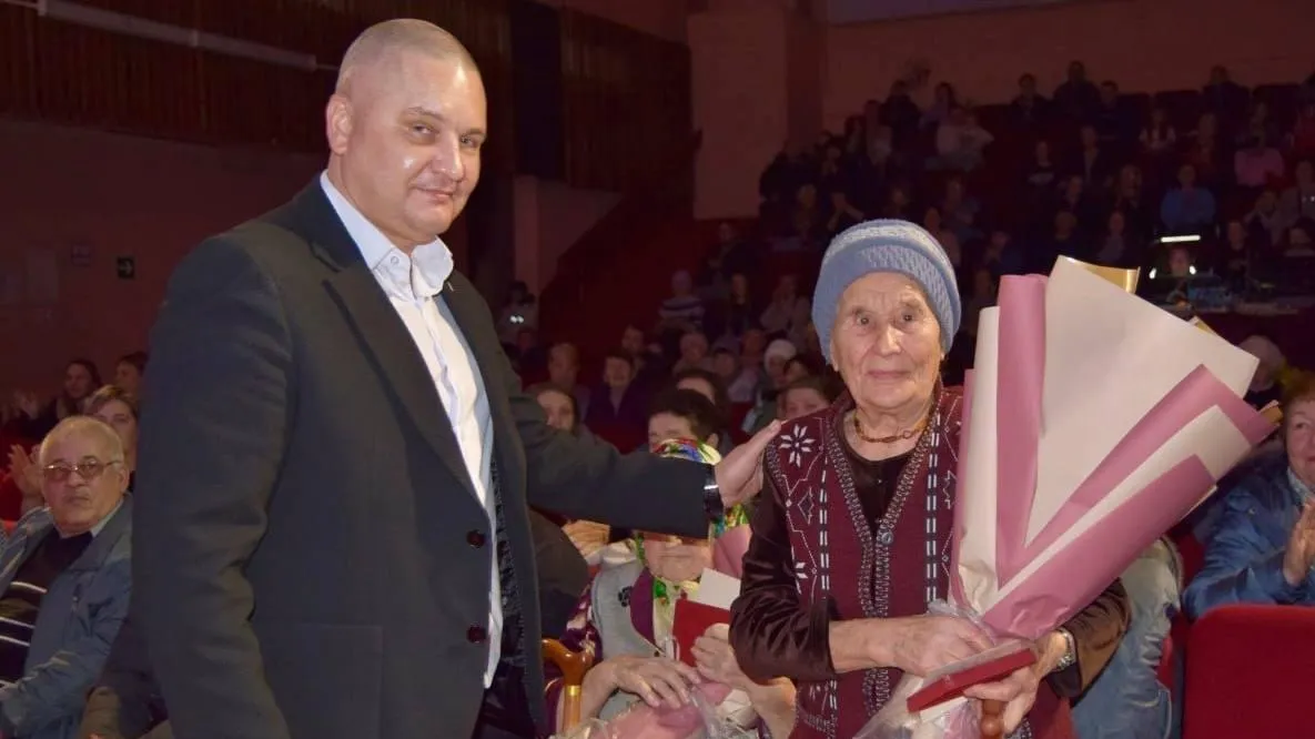 Труженикам тыла Шатуры вручили юбилейные медали к 80-летию Победы