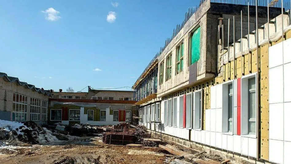 Рабочие приступили к отделке блоков в новой школе в микрорайоне Кутузово Подольска