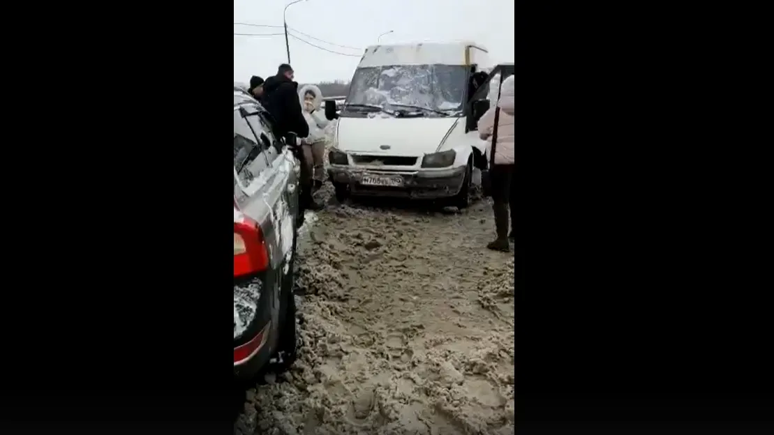 В Сети появилось видео с тройным ДТП на Варшавском шоссе Подольска в воскресенье