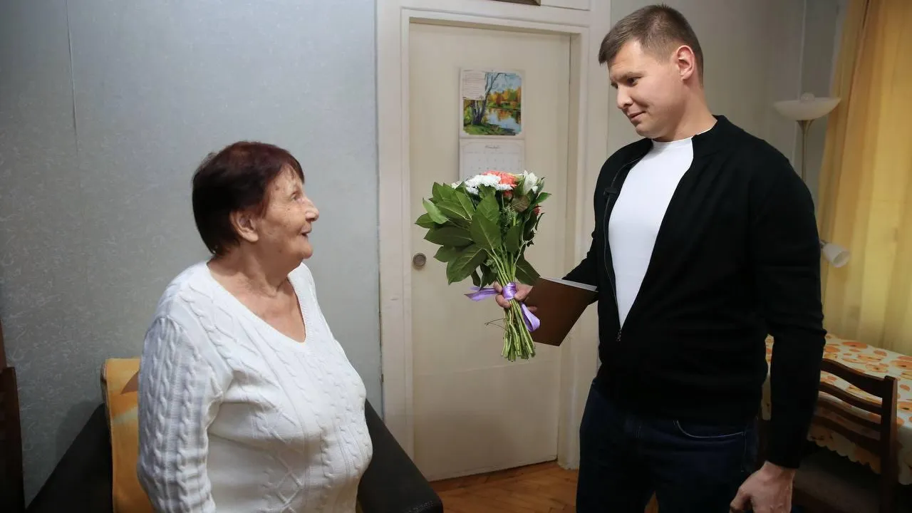 Заслуженного учителя России поздравили с 90-летием в Долгопрудном