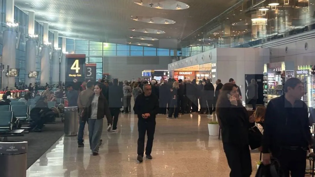 16 часов простоя: россияне застряли в аэропорту Еревана из-за задержки рейса