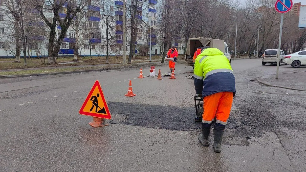Более 300 ям устранили на дорогах Люберец с начала года