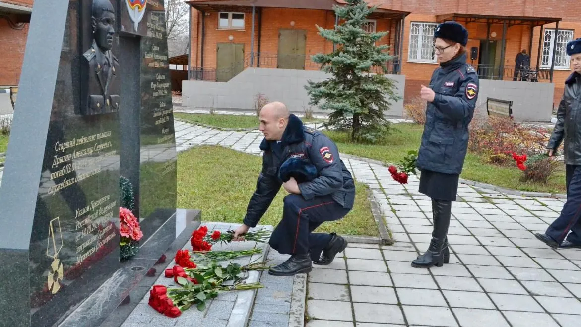 Полицейские Балашихи почтили память коллег, погибших при исполнении служебного долга