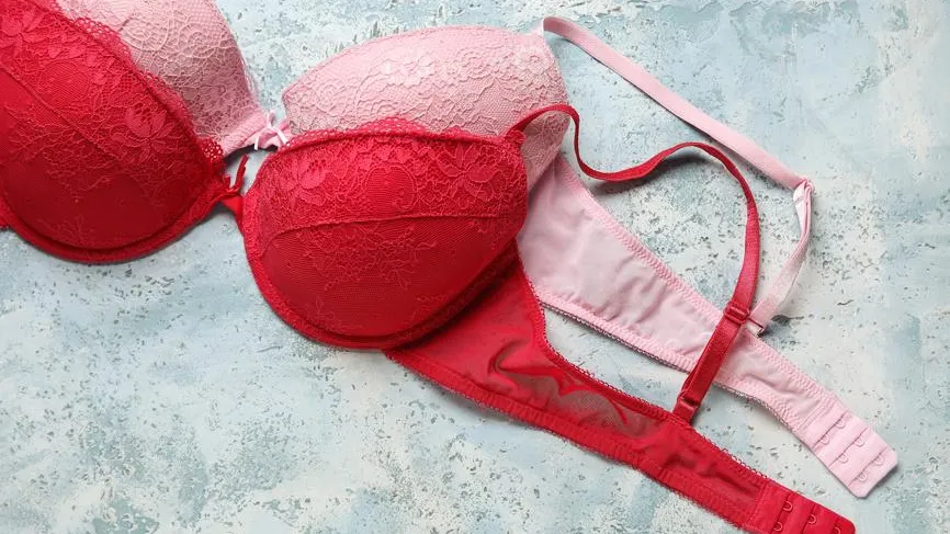 «По 4 бюстгальтера носила»: врачи избавили челябинку от аномально огромной груди