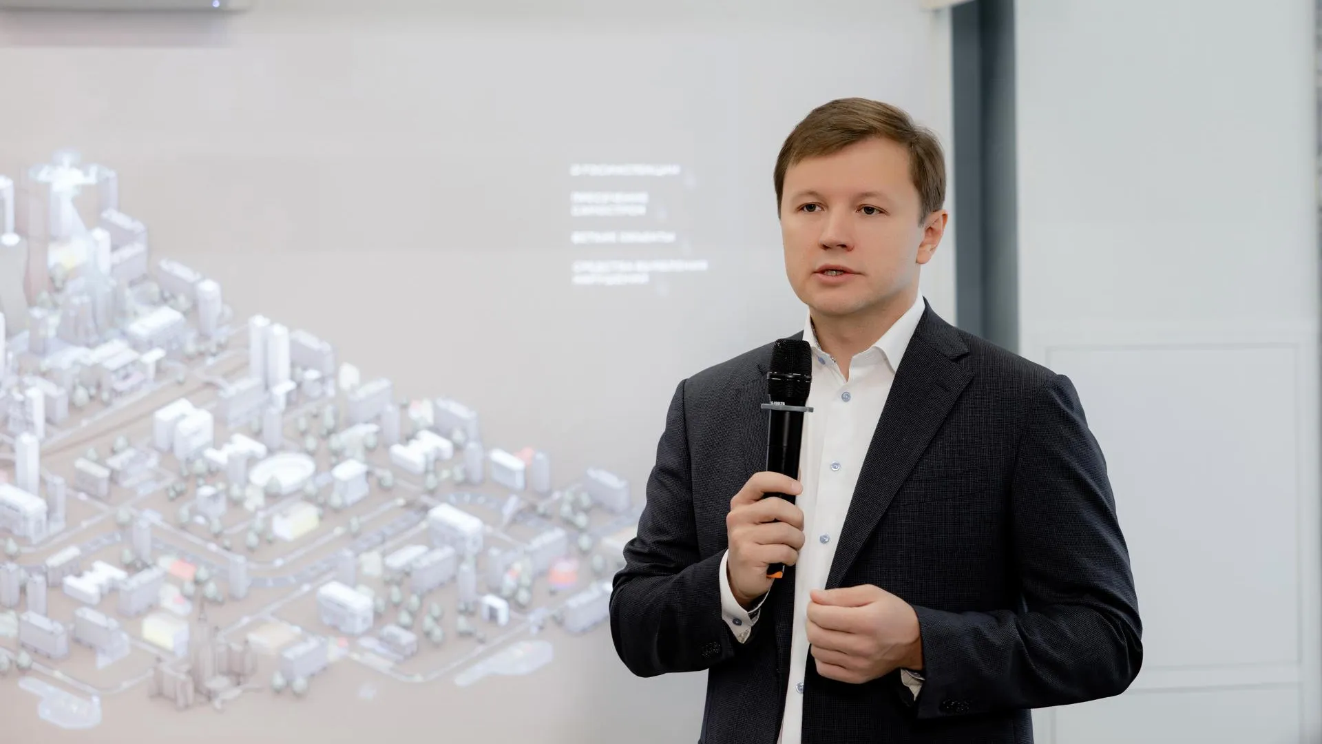 Ефимов: более 66 тысяч семей переехали в новые квартиры по программе реновации
