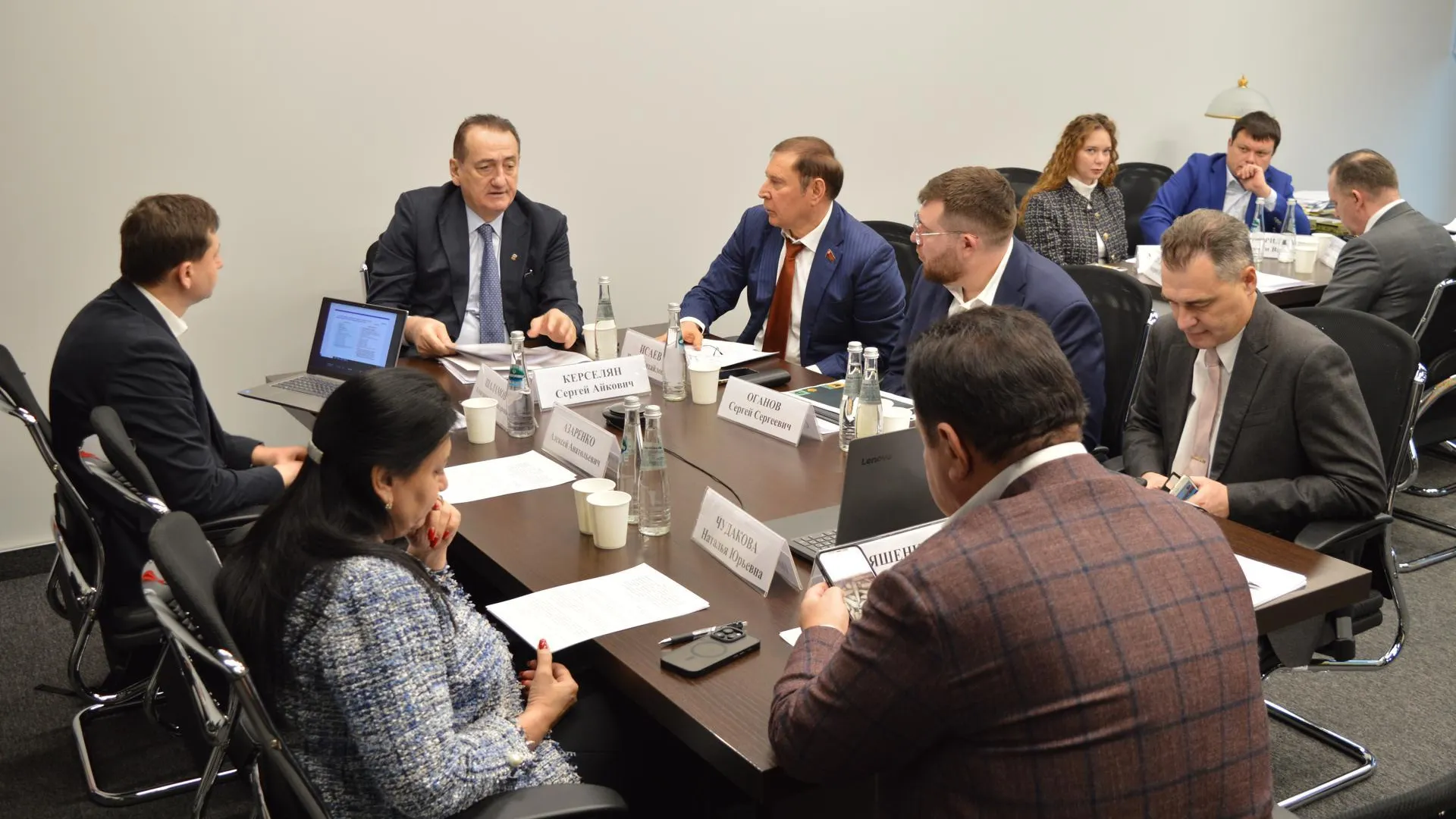 Бизнес-омбудсмен Московской области обсудила мониторинг цен на продукты с депутатами