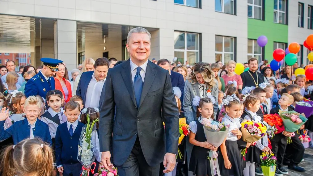 В Подмосковье открылась самая большая школа на 2200 учащихся
