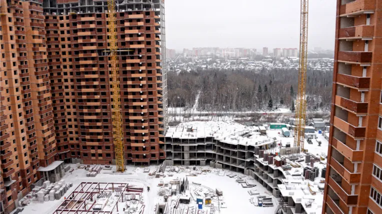 Дольщики ЖК «Московский» в Подольске напомнили о долгострое с помощью проектора
