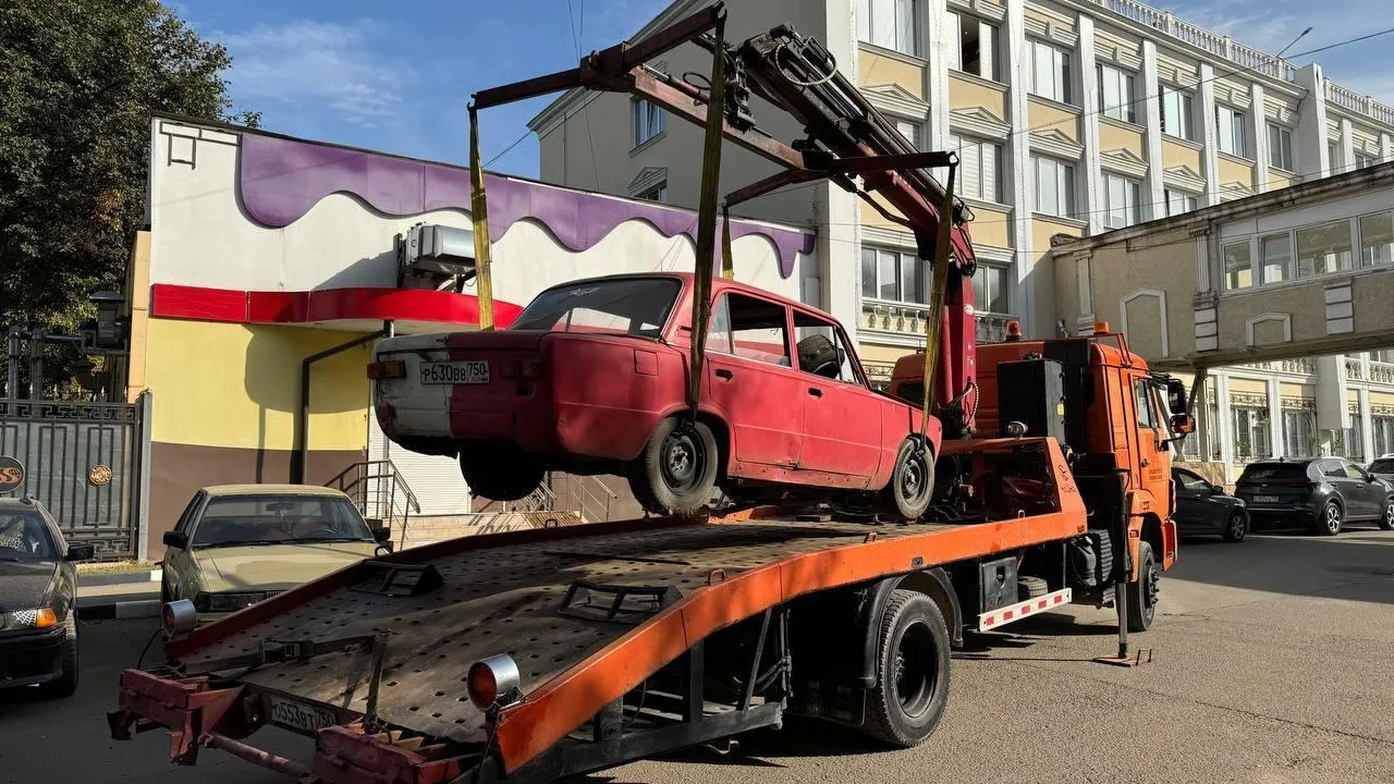 Более 50 брошенных автомобилей эвакуировали с улиц Красногорска с начала года