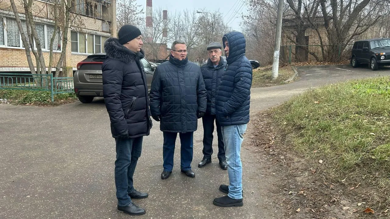 В Чехове проверили состояние территорий в районе домов 81А и 81Б по улице Чехова
