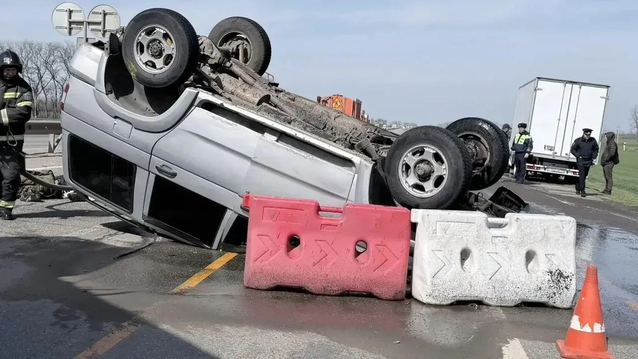4 человека, в том числе 3 детей, пострадали в ДТП под Краснодаром