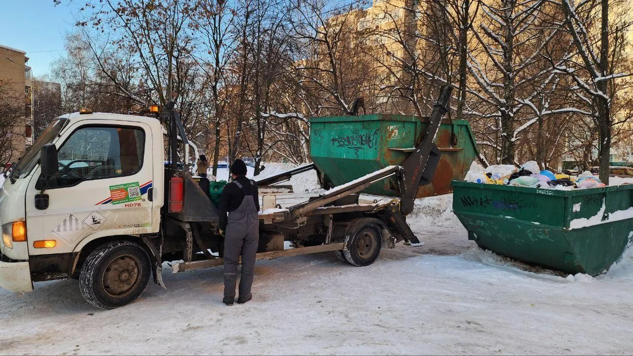 На контейнерных площадках в Люберцах устанавливают знаки «Остановка запрещена»