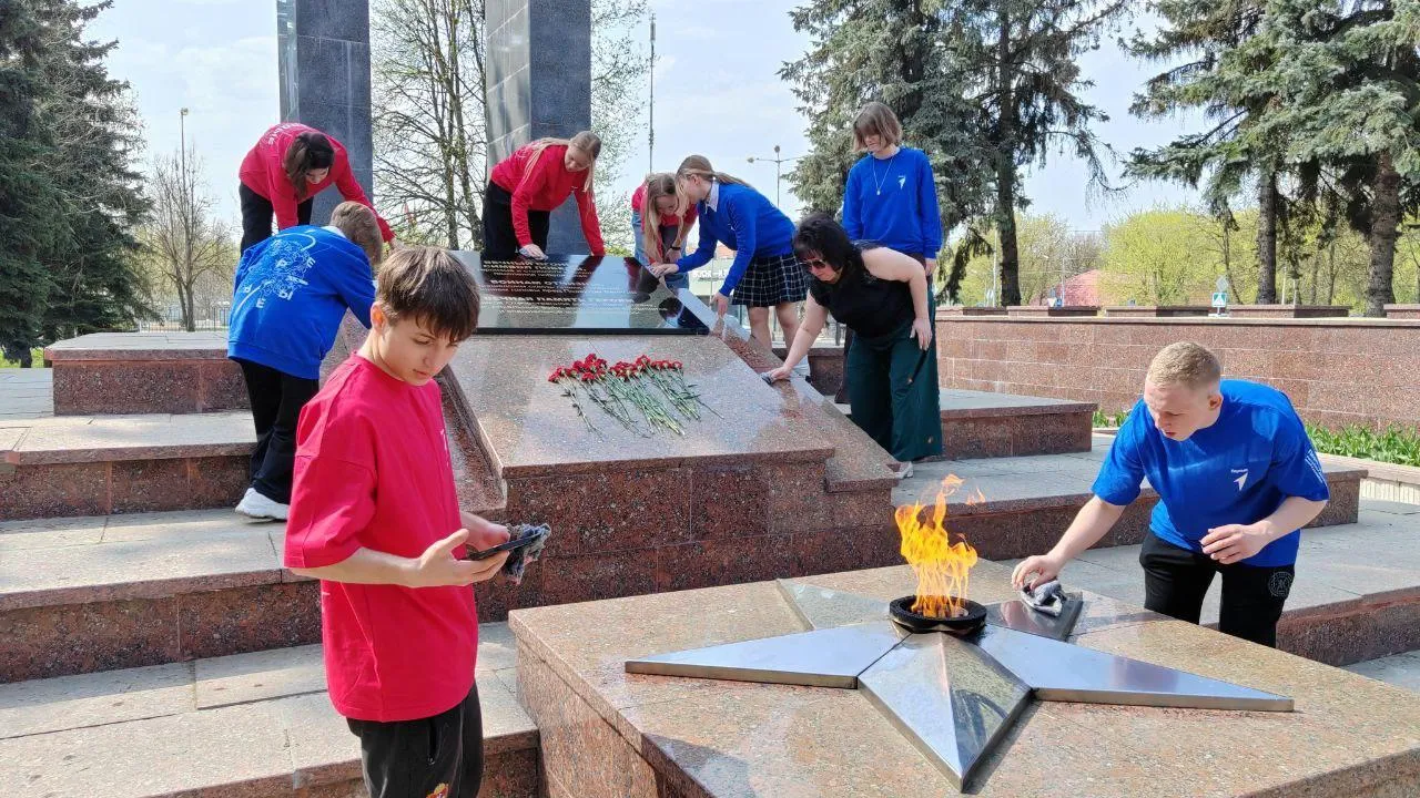 В Чехове идет подготовка памятников и обелисков к празднованию Дня Победы