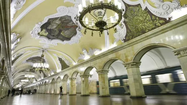 Режим работы вестибюля станции метро «Комсомольская» изменится в Москве со 2 апреля