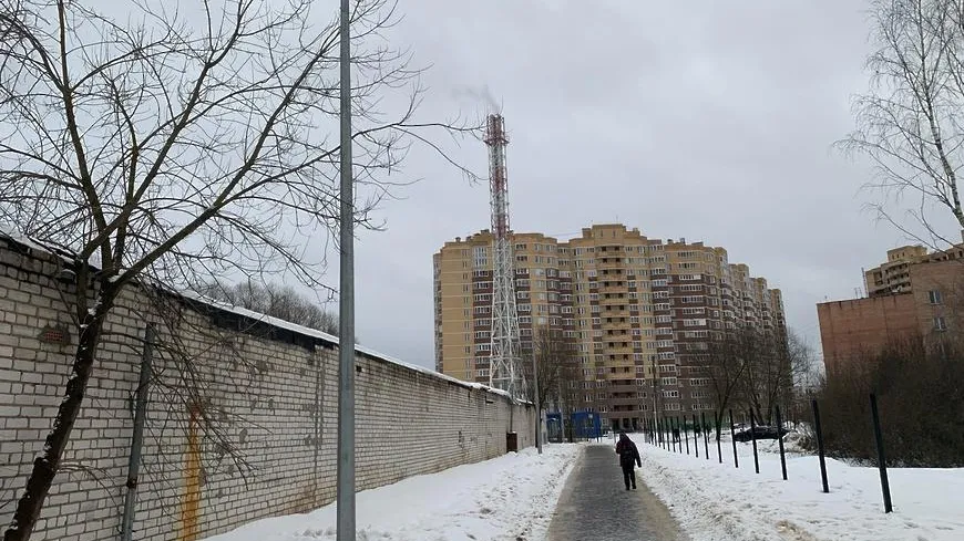 В микрорайоне Климовск Подольска начали устанавливать 14 опор освещения
