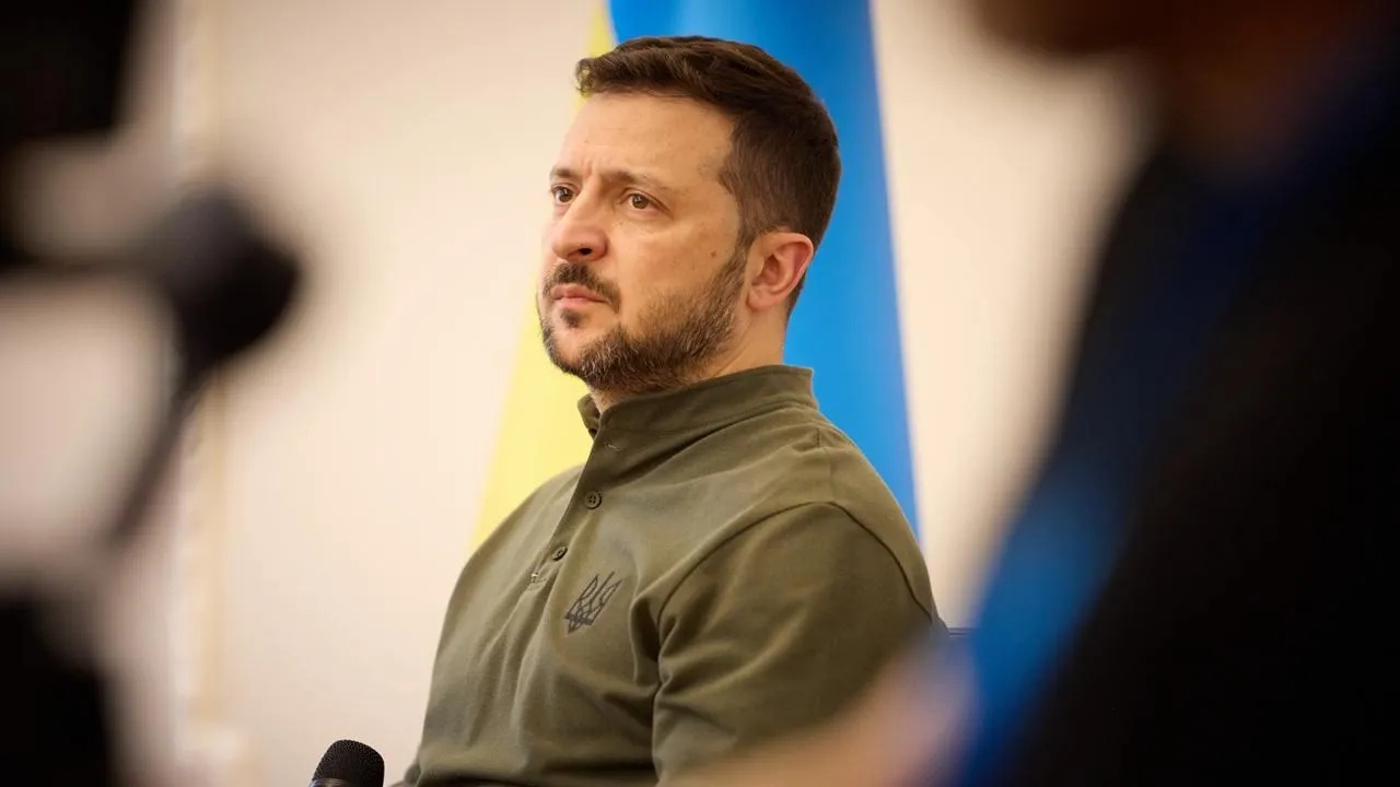 «Безумный болван и гнида»: украинцы в Сети оскорбили Зеленского и первую леди