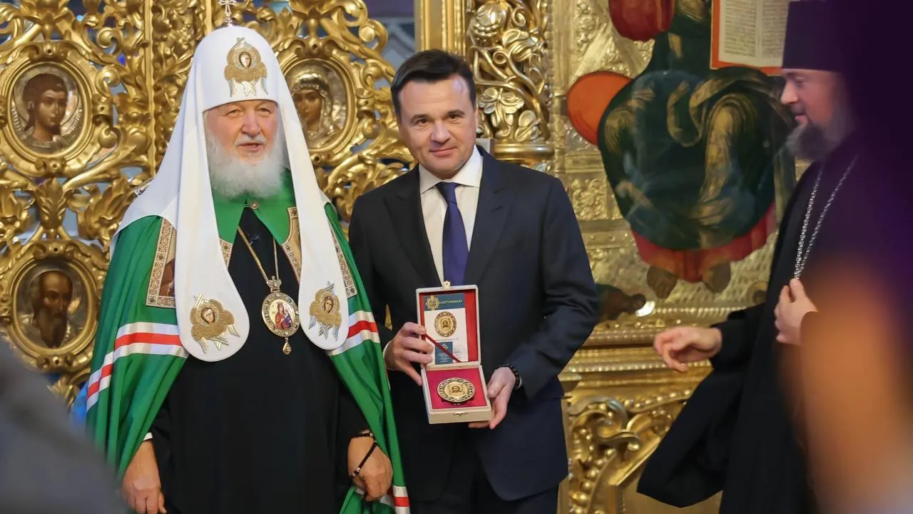 Воробьев поблагодарил патриарха Кирилла за памятную икону «Спас Нерукотворный»
