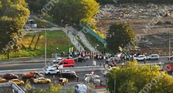 В Москве одного из пострадавших в ДТП с двумя такси эвакуировали вертолетом