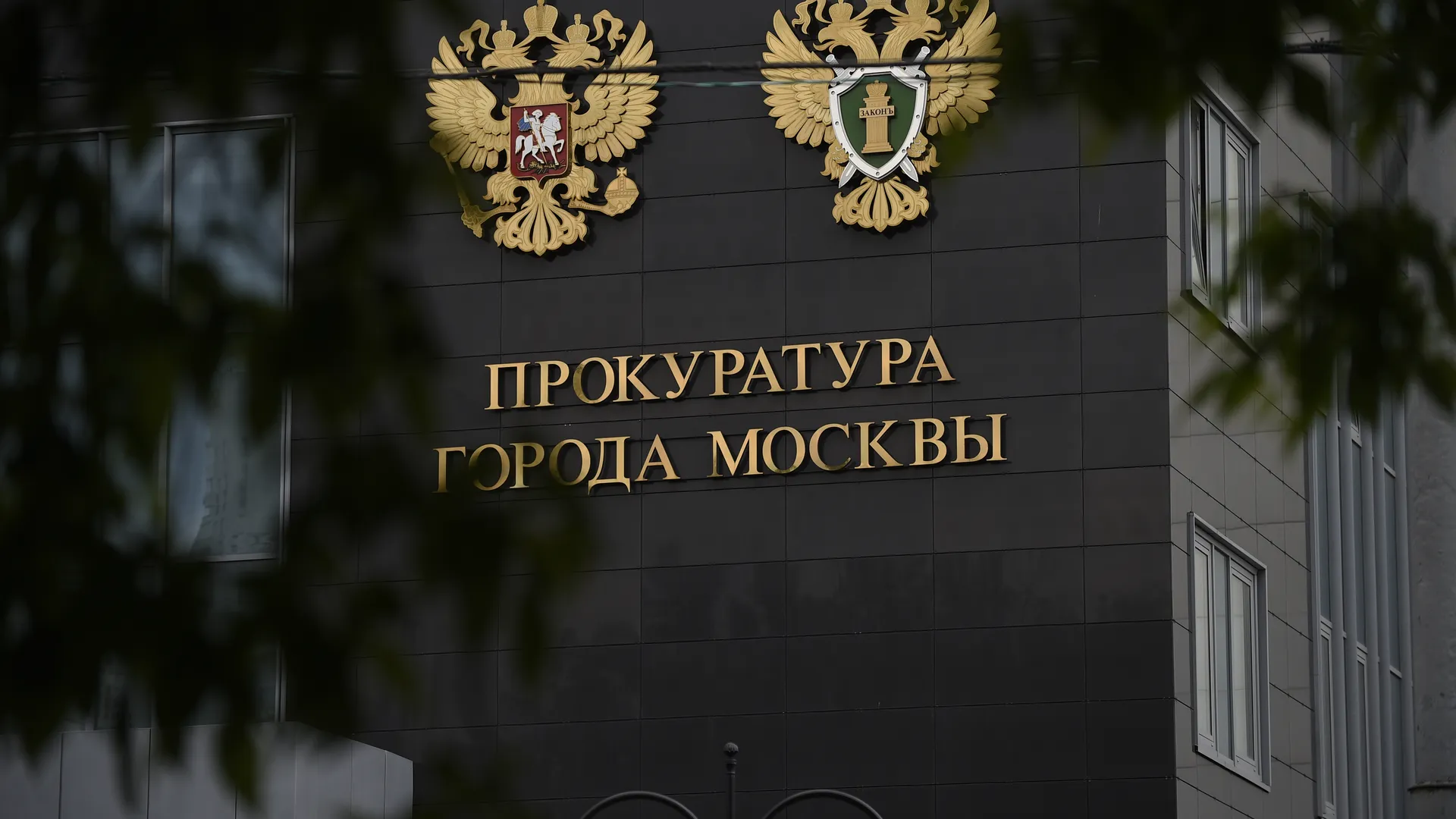 Неизвестный мужчина угрожал убить прохожую на улице в Москве
