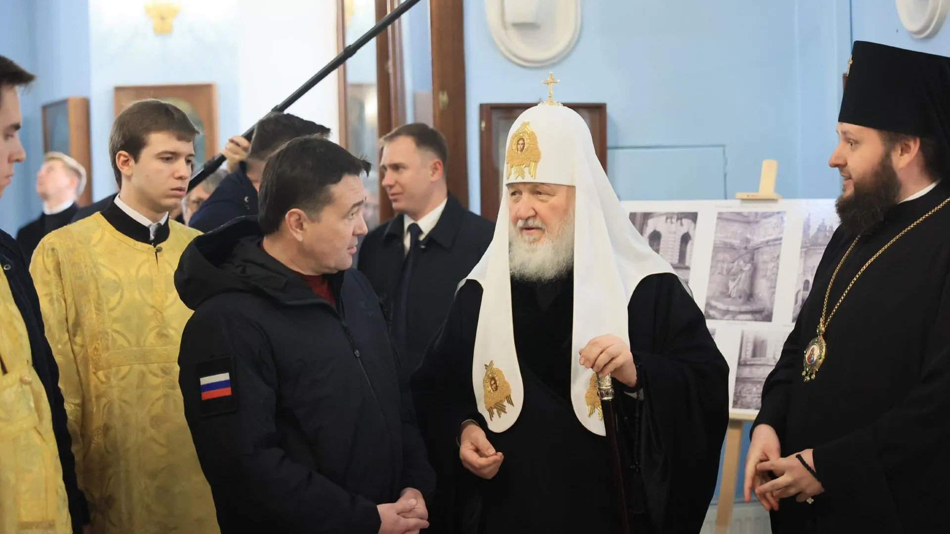 Воробьев принял участие в богослужении в рамках освящения храма колокольни в Дубровицах